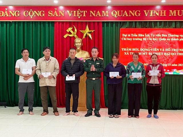 Hai vợ chồng bồng con chạy lũ, khi trở về ngôi nhà chỉ còn đống đổ nát- Ảnh 4.