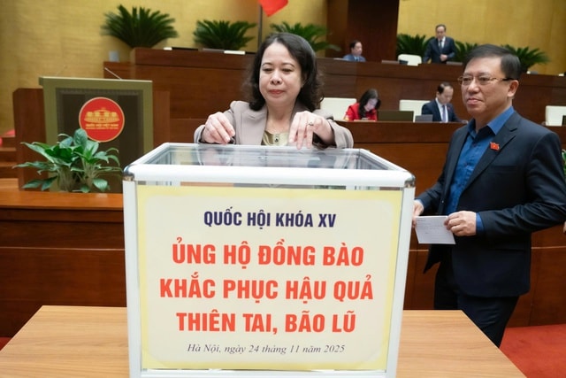 Quốc hội tưởng niệm người tử vong do thiên tai, lũ lụt và quyên góp ủng hộ khắc phục hậu quả thiên tai- Ảnh 5.