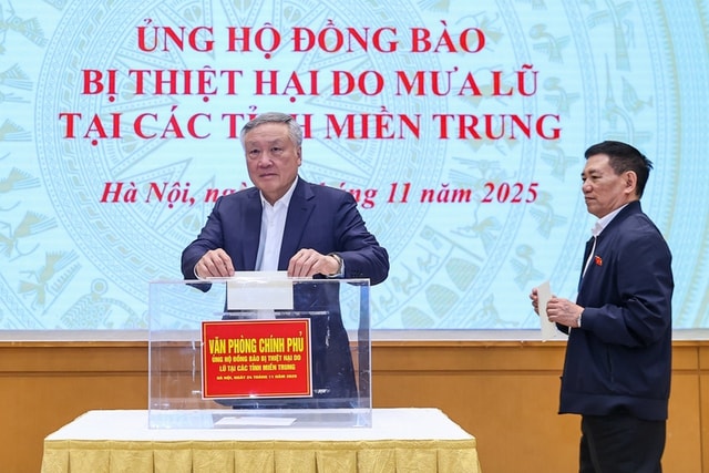 Thủ tướng, lãnh đạo Chính phủ quyên góp ủng hộ đồng bào miền Trung bị thiệt hại do lũ lụt- Ảnh 4.