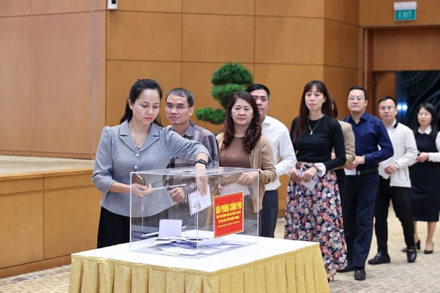 Thủ tướng, lãnh đạo Chính phủ quyên góp ủng hộ đồng bào miền Trung bị thiệt hại do lũ lụt- Ảnh 7.