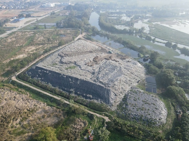 Sẽ đóng cửa bãi rác 'hành dân' giữa lòng phố biển Sầm Sơn- Ảnh 1.