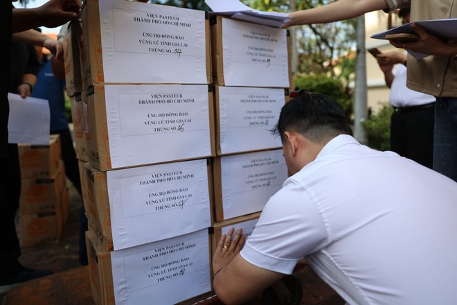 Nhiều đoàn công tác của Bộ Y tế hỗ trợ các tỉnh miền Trung, Tây Nguyên ứng phó, khắc phục mưa lũ- Ảnh 1.