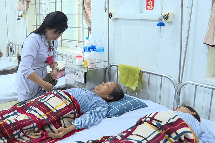 Bác sĩ khuyến cáo phòng bệnh cho người già và trẻ em khi nhiệt độ giảm mạnh- Ảnh 4. Bác sĩ khuyến cáo phòng bệnh cho người già và trẻ em khi nhiệt độ giảm mạnh- Ảnh 4.