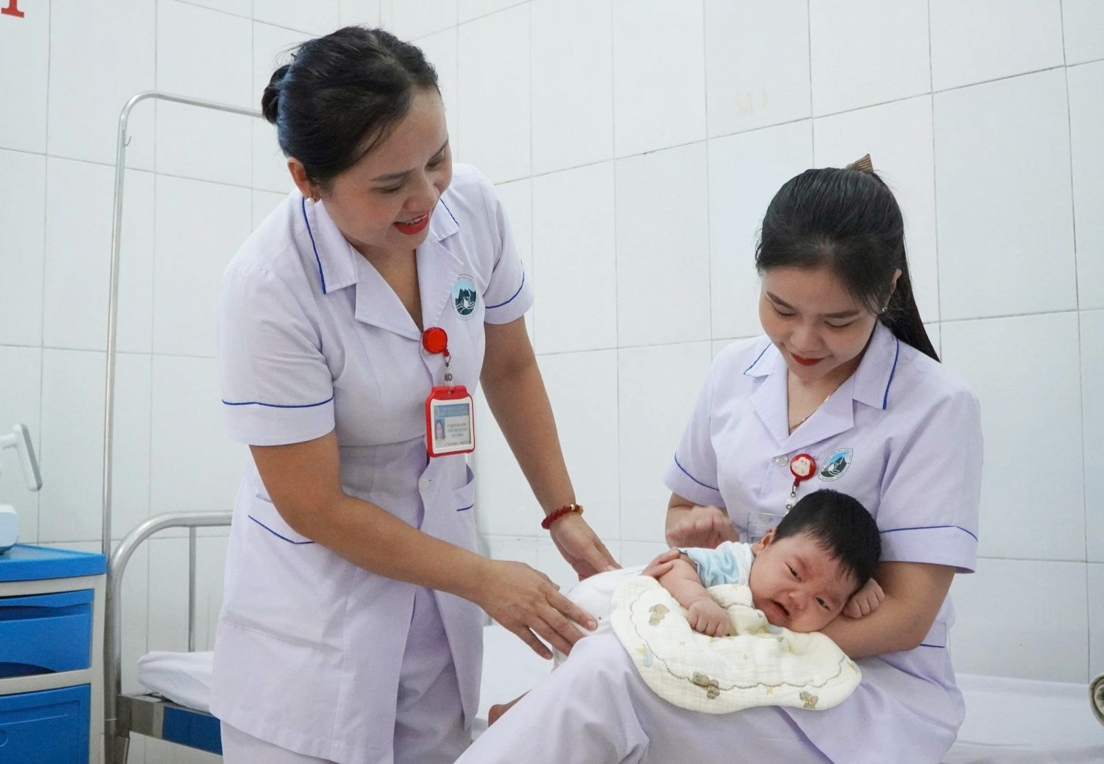 Bác sĩ khuyến cáo phòng bệnh cho người già và trẻ em khi nhiệt độ giảm mạnh- Ảnh 3. Bác sĩ khuyến cáo phòng bệnh cho người già và trẻ em khi nhiệt độ giảm mạnh- Ảnh 3.