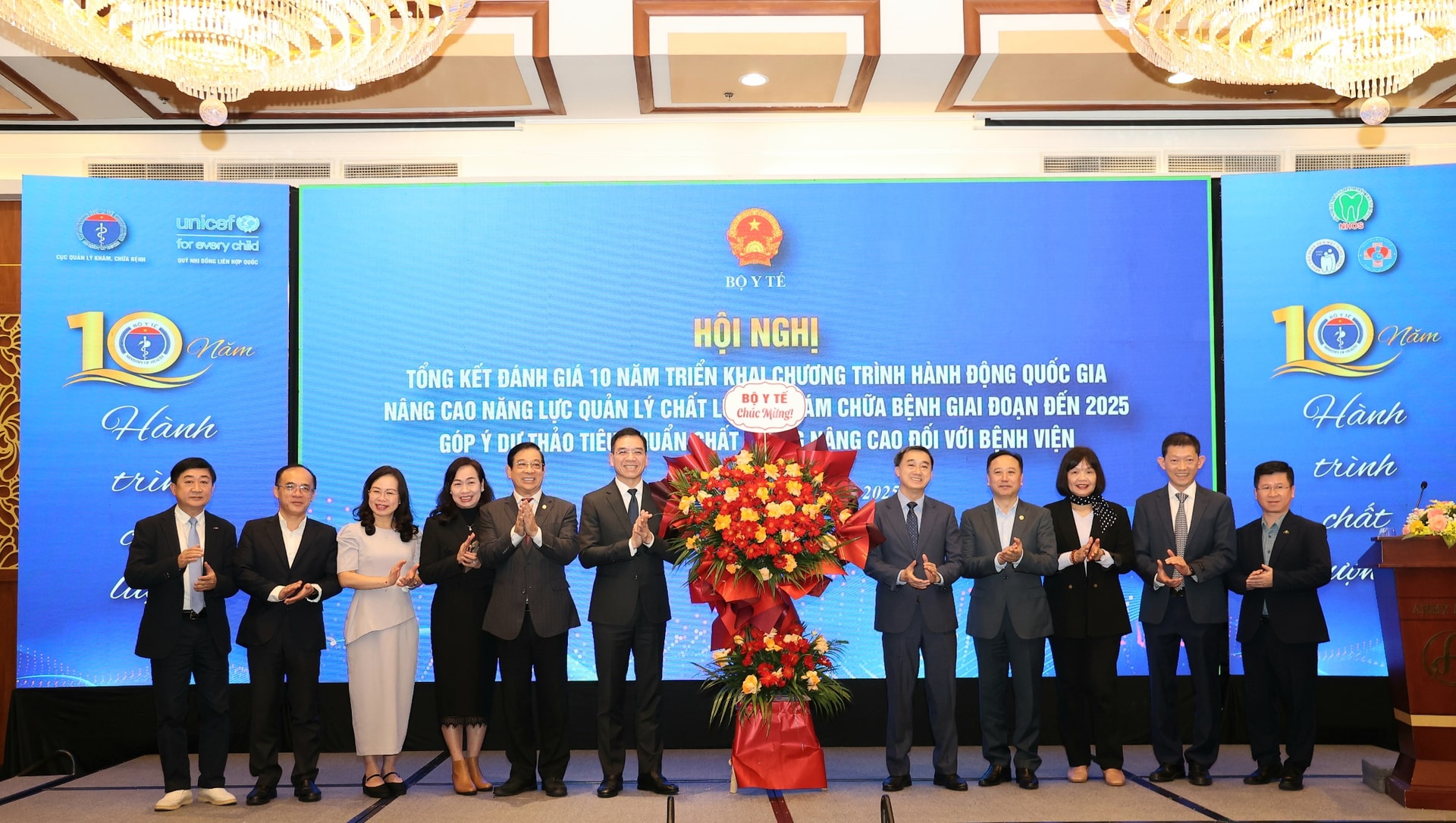 Thứ trưởng Trần Văn Thuấn: Nhiều người bệnh quốc tế đã lựa chọn Việt Nam như một điểm đến tin cậy- Ảnh 4. Thứ trưởng Trần Văn Thuấn: Nhiều người bệnh quốc tế đã lựa chọn Việt Nam như một điểm đến tin cậy- Ảnh 4.