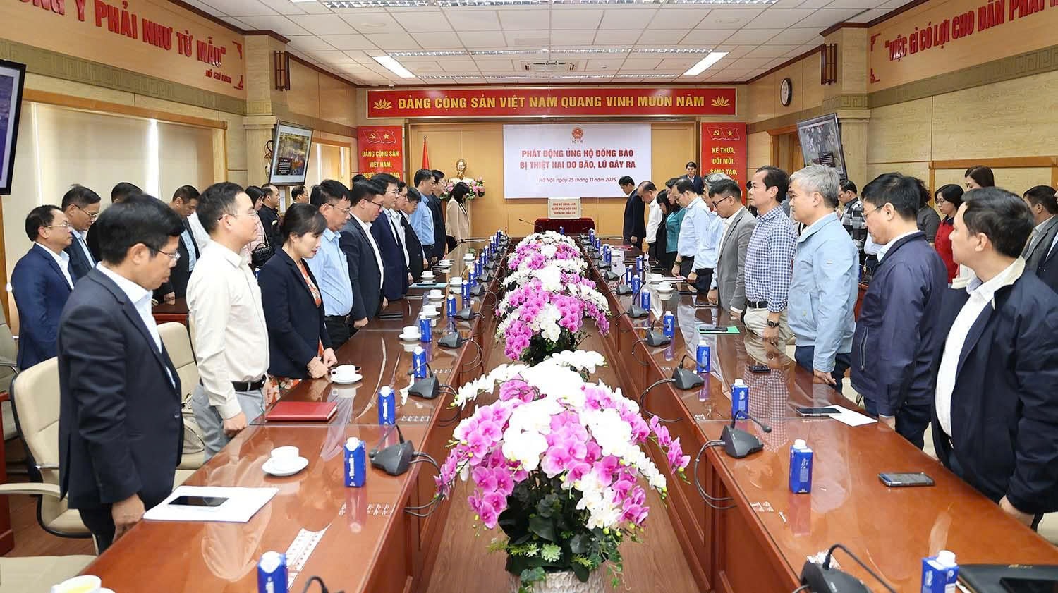 Bộ Y tế phát động ủng hộ đồng bào miền Trung, Tây Nguyên bị thiệt hại do bão, lũ - Ảnh 1.