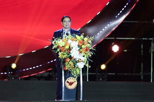 Thủ tướng kêu gọi đồng lòng hướng về miền Trung tại Tuần lễ Đại đoàn kết 2025- Ảnh 2. Thủ tướng kêu gọi đồng lòng hướng về miền Trung tại Tuần lễ Đại đoàn kết 2025- Ảnh 2.