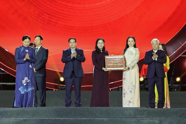 Thủ tướng kêu gọi đồng lòng hướng về miền Trung tại Tuần lễ Đại đoàn kết 2025- Ảnh 3. Thủ tướng kêu gọi đồng lòng hướng về miền Trung tại Tuần lễ Đại đoàn kết 2025- Ảnh 3.