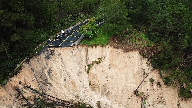 Đèo Mimosa hư hỏng nghiêm trọng, Bộ Xây dựng công bố tình huống khẩn cấp- Ảnh 2.