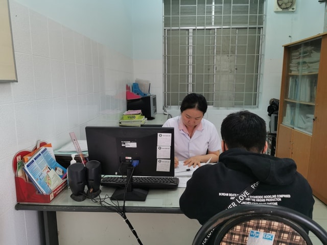 Người nhiễm HIV ở Khánh Hòa an tâm điều trị bằng thuốc ARV để có sức khỏe ổn định- Ảnh 2.