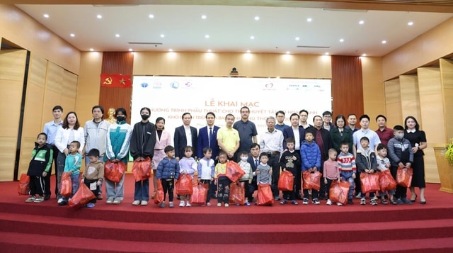 Phẫu thuật miễn phí cho hàng trăm trẻ khuyết tật ở Phú Thọ- Ảnh 2. Phẫu thuật miễn phí cho hàng trăm trẻ khuyết tật ở Phú Thọ- Ảnh 2.