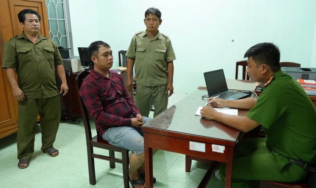 Sau khi đâm 'tình địch', chở bạn gái chạy trốn xuyên tỉnh- Ảnh 1. Sau khi đâm 'tình địch', chở bạn gái chạy trốn xuyên tỉnh- Ảnh 1.