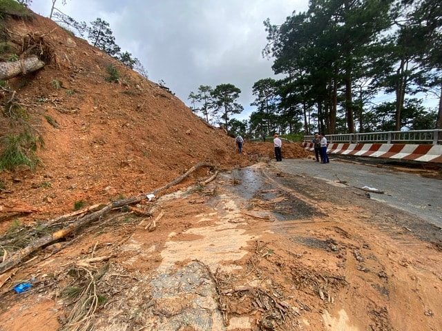 Viện Hàn lâm Khoa học và Công nghệ Việt Nam cử chuyên gia hỗ trợ Lâm Đồng khảo sát sạt lở- Ảnh 4.