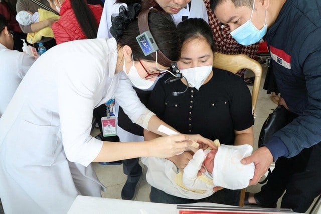 Phẫu thuật miễn phí cho hàng trăm trẻ khuyết tật ở Phú Thọ- Ảnh 4. Phẫu thuật miễn phí cho hàng trăm trẻ khuyết tật ở Phú Thọ- Ảnh 4.