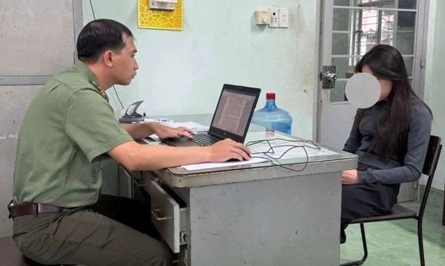 Cảnh cáo một phụ nữ đăng tin sai sự thật về mưa lũ ở Hòa Thịnh- Ảnh 1. Cảnh cáo một phụ nữ đăng tin sai sự thật về mưa lũ ở Hòa Thịnh- Ảnh 1.