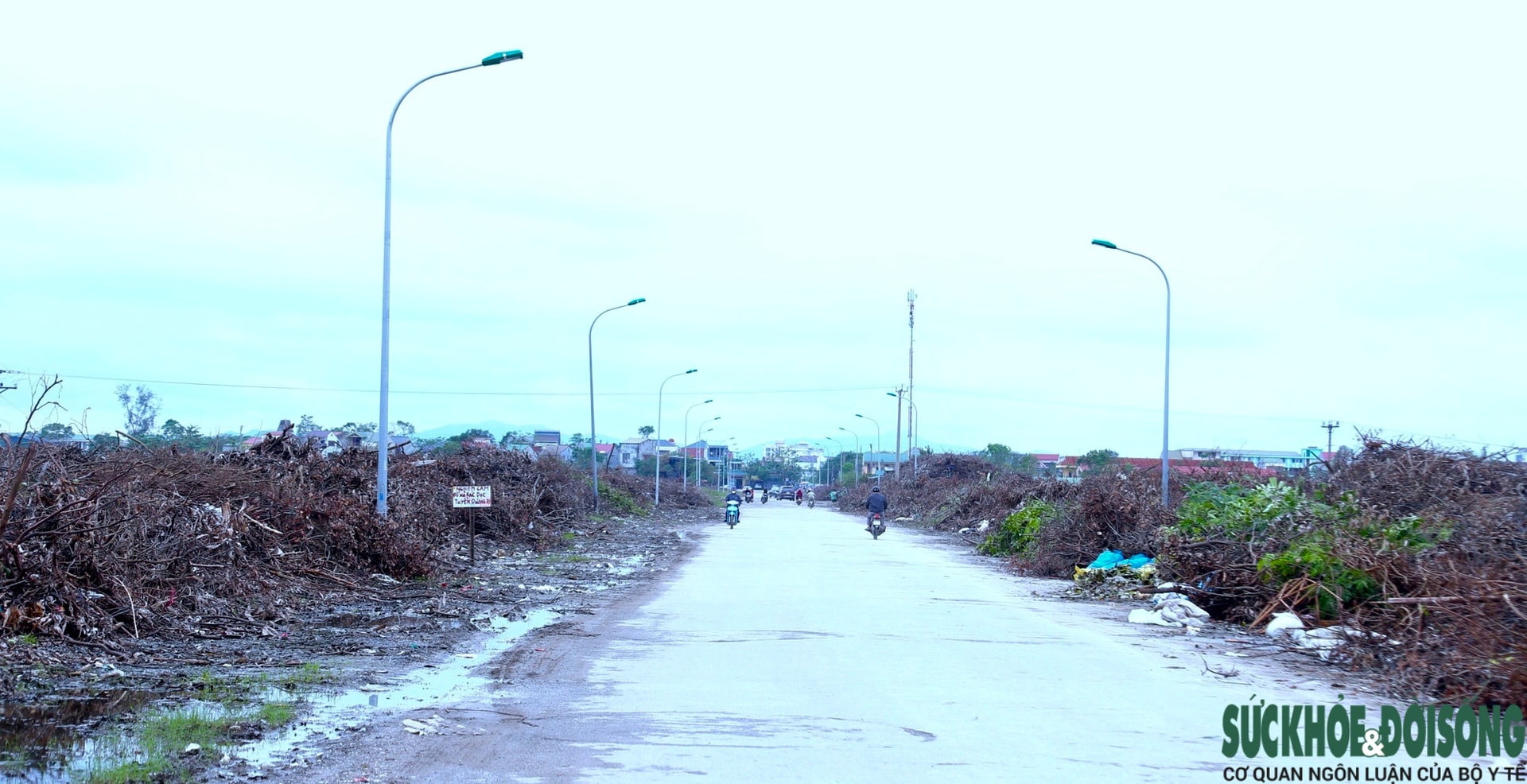 Nghệ An: Rác chất thành núi gây ô nhiễm- Ảnh 1.