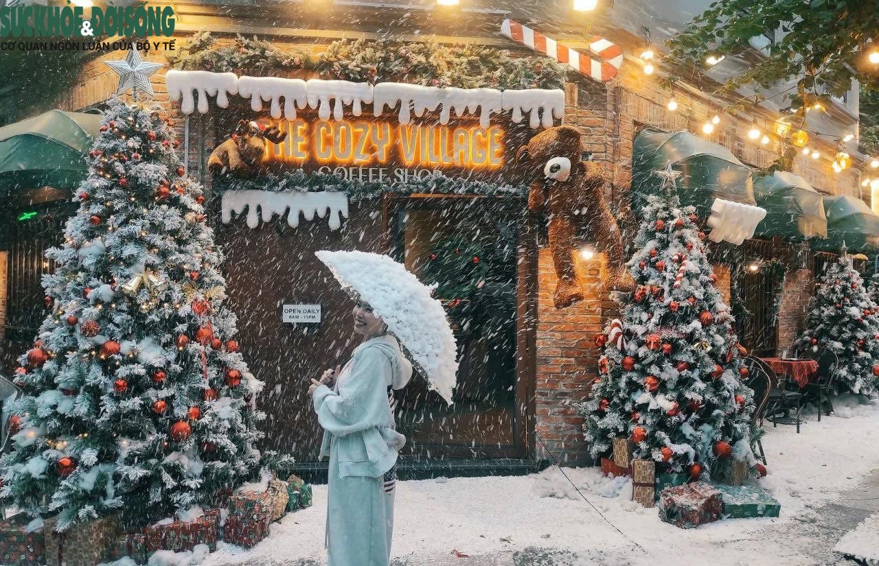 Quán cà phê biến thành 'ngôi làng tuyết' giữa lòng Thủ đô- Ảnh 2.
