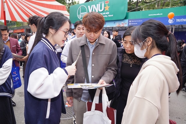 Nhiều trường đại học 'khai tử' tổ hợp truyền thống, siết chặt xét tuyển học bạ- Ảnh 1.