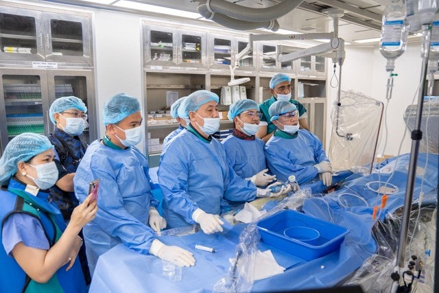 Bệnh viện Đa khoa Kiên Giang triển khai thành công bóng phá vôi cơ học LithiX HC trên bệnh nhân 95 tuổi – ca đầu tiên tại Đồng bằng sông Cửu Long- Ảnh 2.