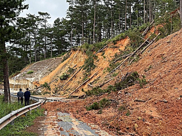 Hạ tầng giao thông 'tổn thương' ra sao sau mưa lũ?- Ảnh 2.
