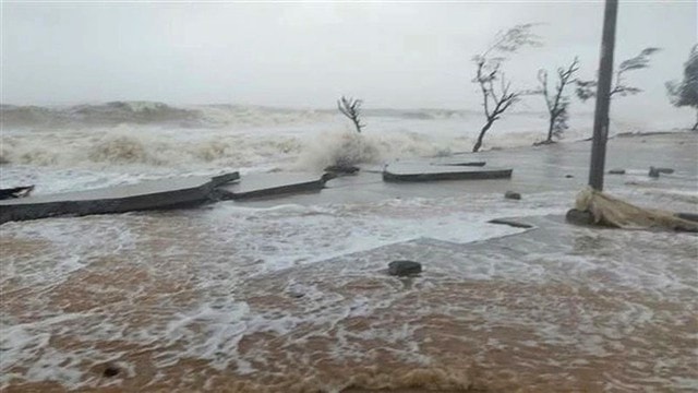 Bão số 15 diễn biến rất khó lường, cơ quan khí tượng đưa ra 2 kịch bản- Ảnh 2.