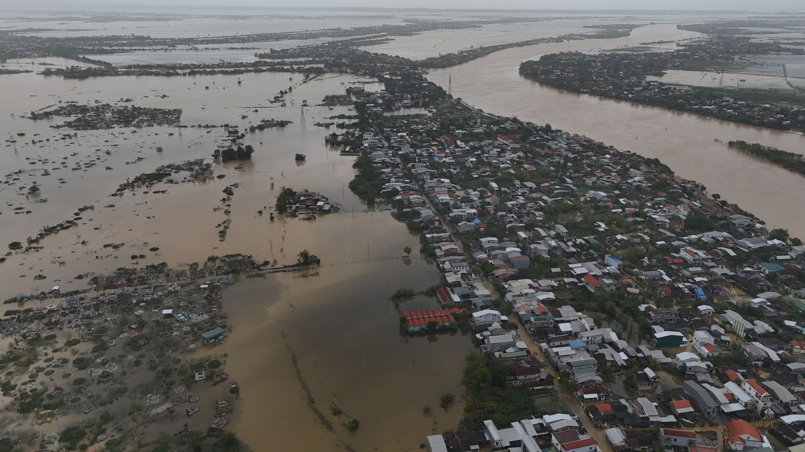 Nguyên nhân bão xảy ra liên tiếp và mưa kỷ lục ở Đông Nam Á- Ảnh 2.