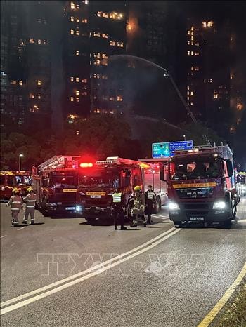 Số người thương vong trong vụ cháy chung cư ở Hong Kong (Trung Quốc) tiếp tục tăng- Ảnh 2.