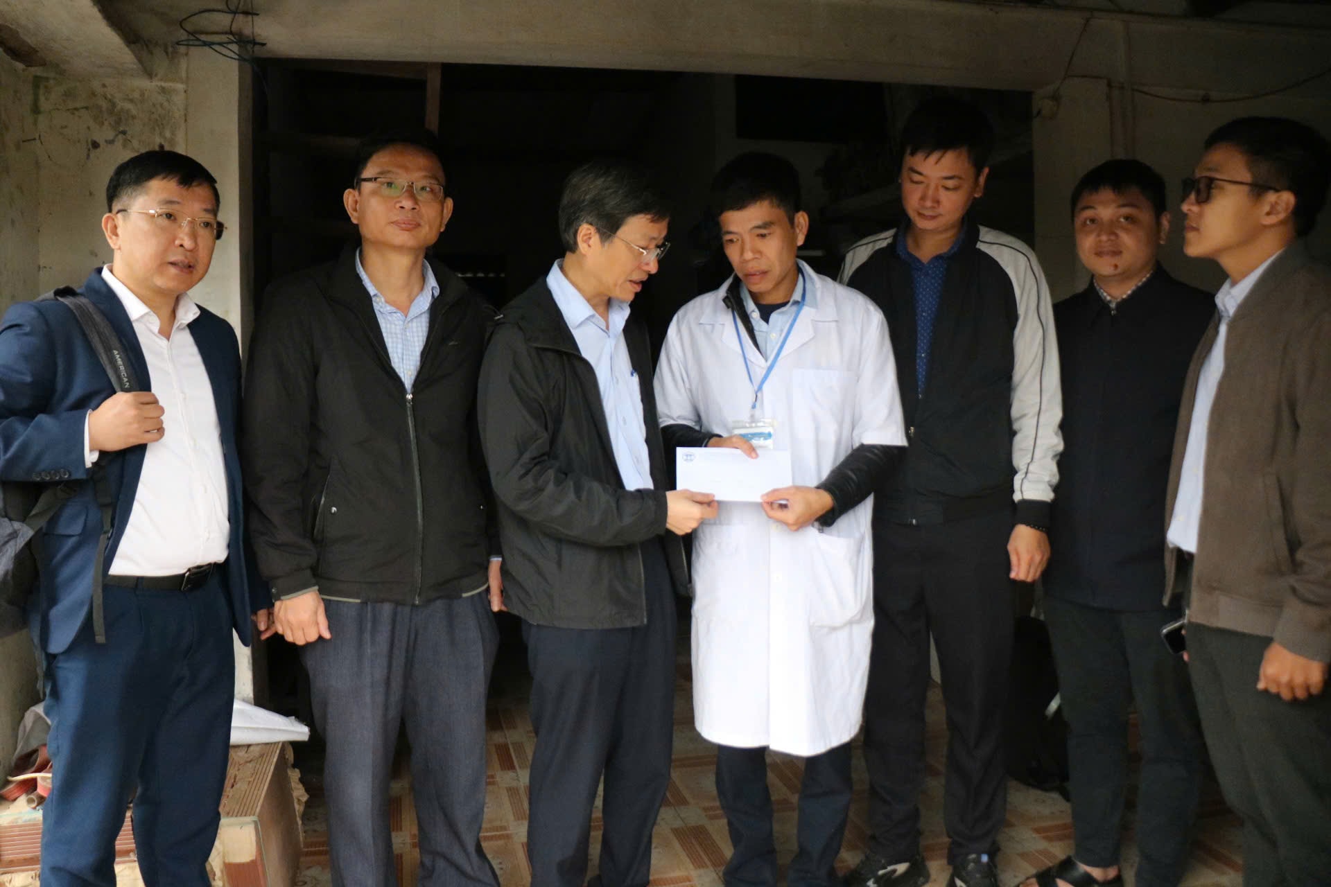 Viện Vệ sinh dịch tễ Trung ương kiểm tra, giám sát phòng chống dịch bệnh sau lũ lụt tại Huế- Ảnh 6.