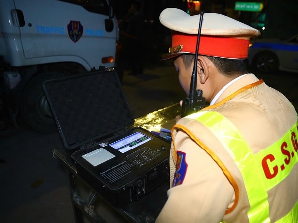 CSGT Hà Nội tuần tra xuyên đêm, phát hiện nhiều chiêu 'lách luật' của tài xế xe tải- Ảnh 3. CSGT Hà Nội tuần tra xuyên đêm, phát hiện nhiều chiêu 'lách luật' của tài xế xe tải- Ảnh 3.