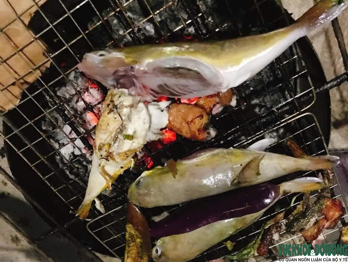 Bất chấp cảnh báo, người dân ven biển vẫn bày bán tràn lan loại cá chứa độc tố cực mạnh- Ảnh 12.