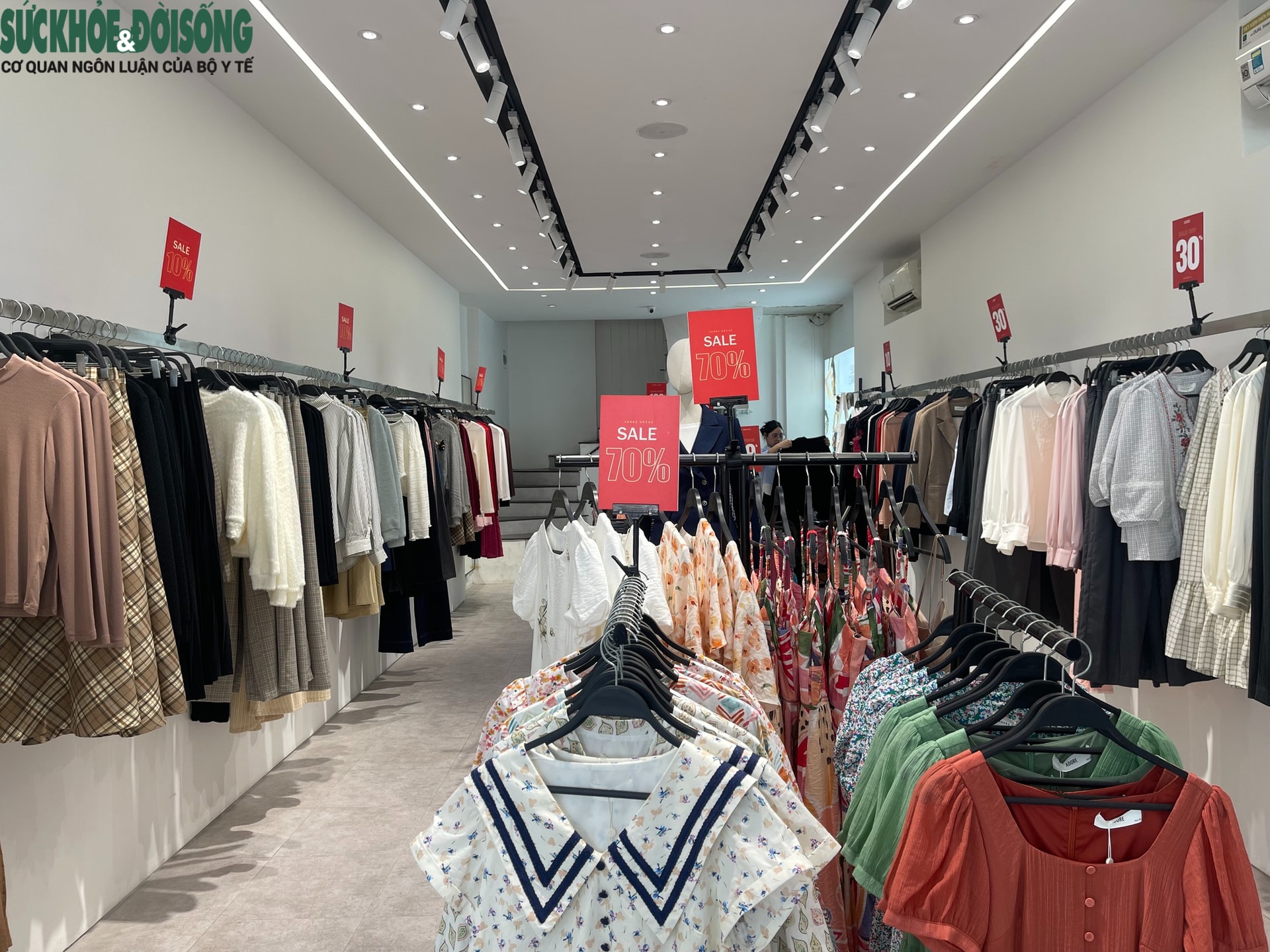 Thị trường thời trang Hà Nội ảm đạm sát ngày Black Friday 2025- Ảnh 8.