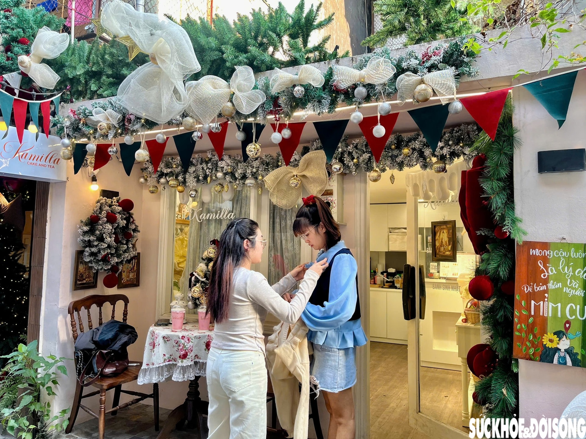 Ngõ nhỏ ở Hà Nội 'hút' giới trẻ trước mùa Giáng sinh- Ảnh 11.