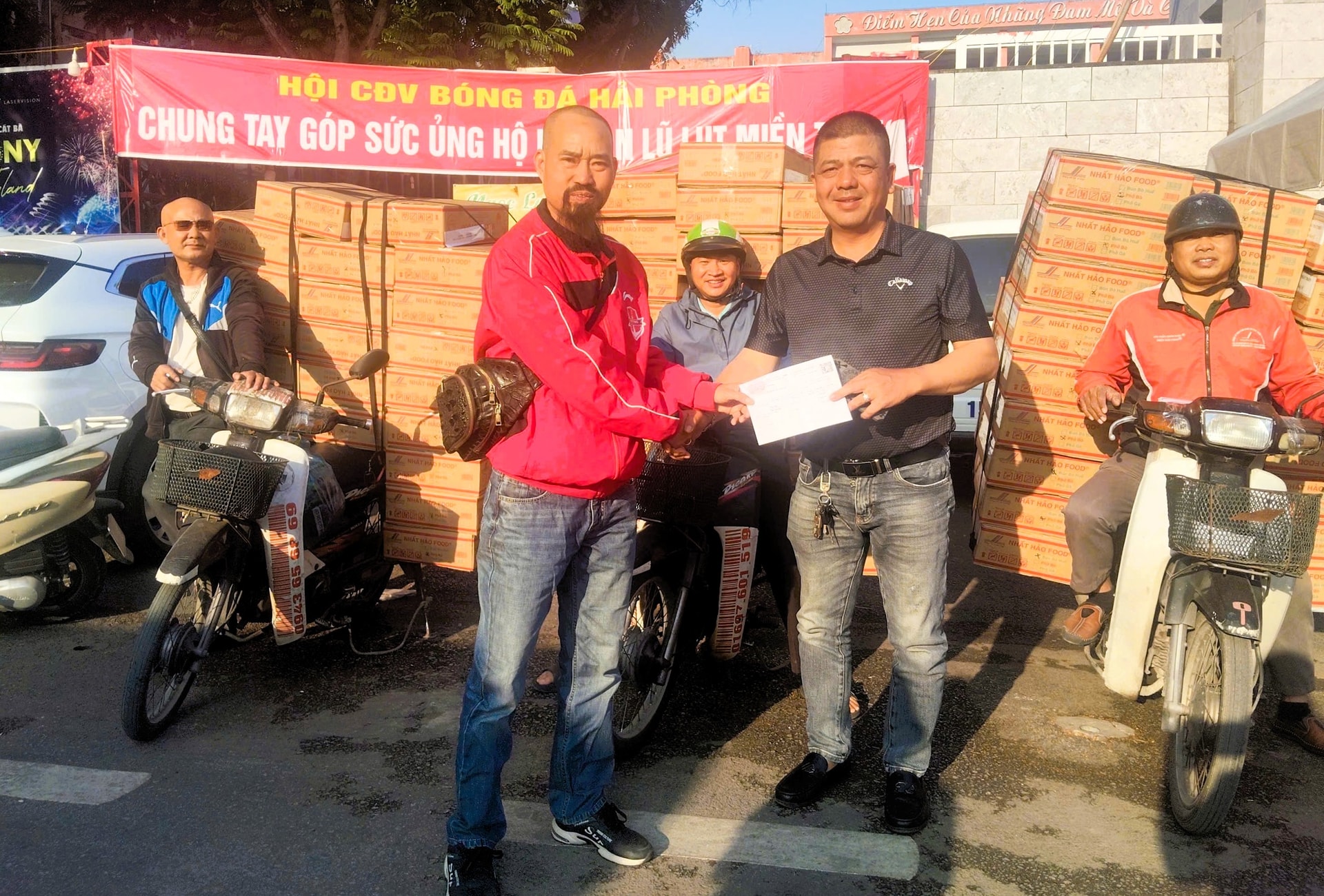 Hải Phòng chung tay cứu trợ Phú Yên khắc phục khó khăn sau lũ- Ảnh 1.