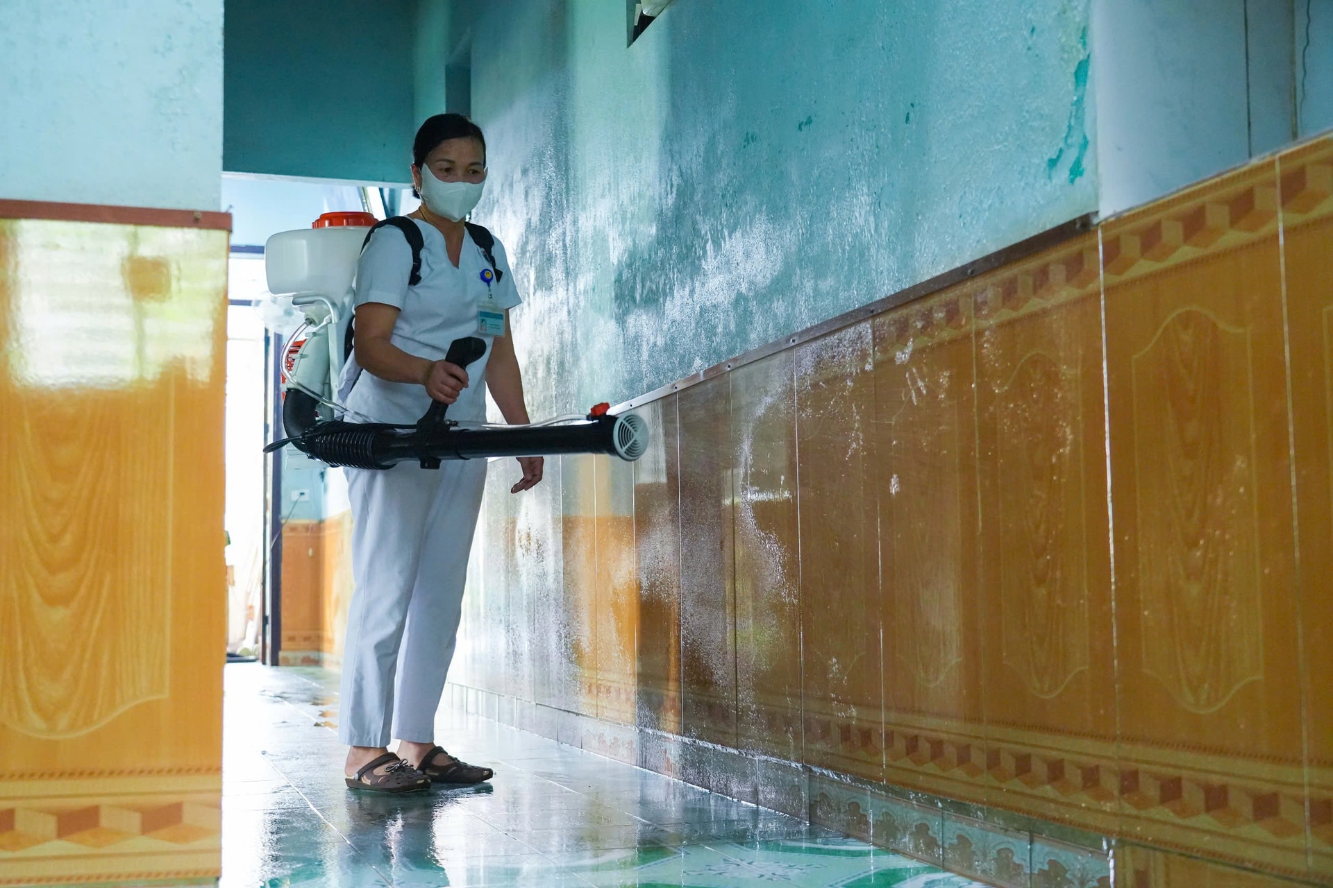 Bộ Y tế nhắc siết chặt biện pháp phòng dịch, không để mầm bệnh lây lan, bùng phát- Ảnh 1.