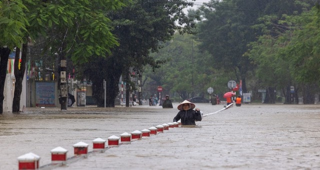 Số liệu thiệt hại mưa lũ mới nhất, 108 người chết và mất tích, hơn 270.000 nhà bị ngập- Ảnh 2.