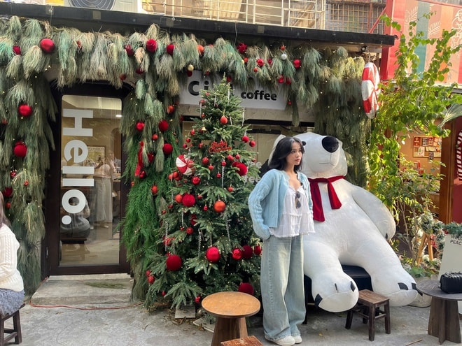Ngõ nhỏ ở Hà Nội 'hút' giới trẻ trước mùa Giáng sinh- Ảnh 10.