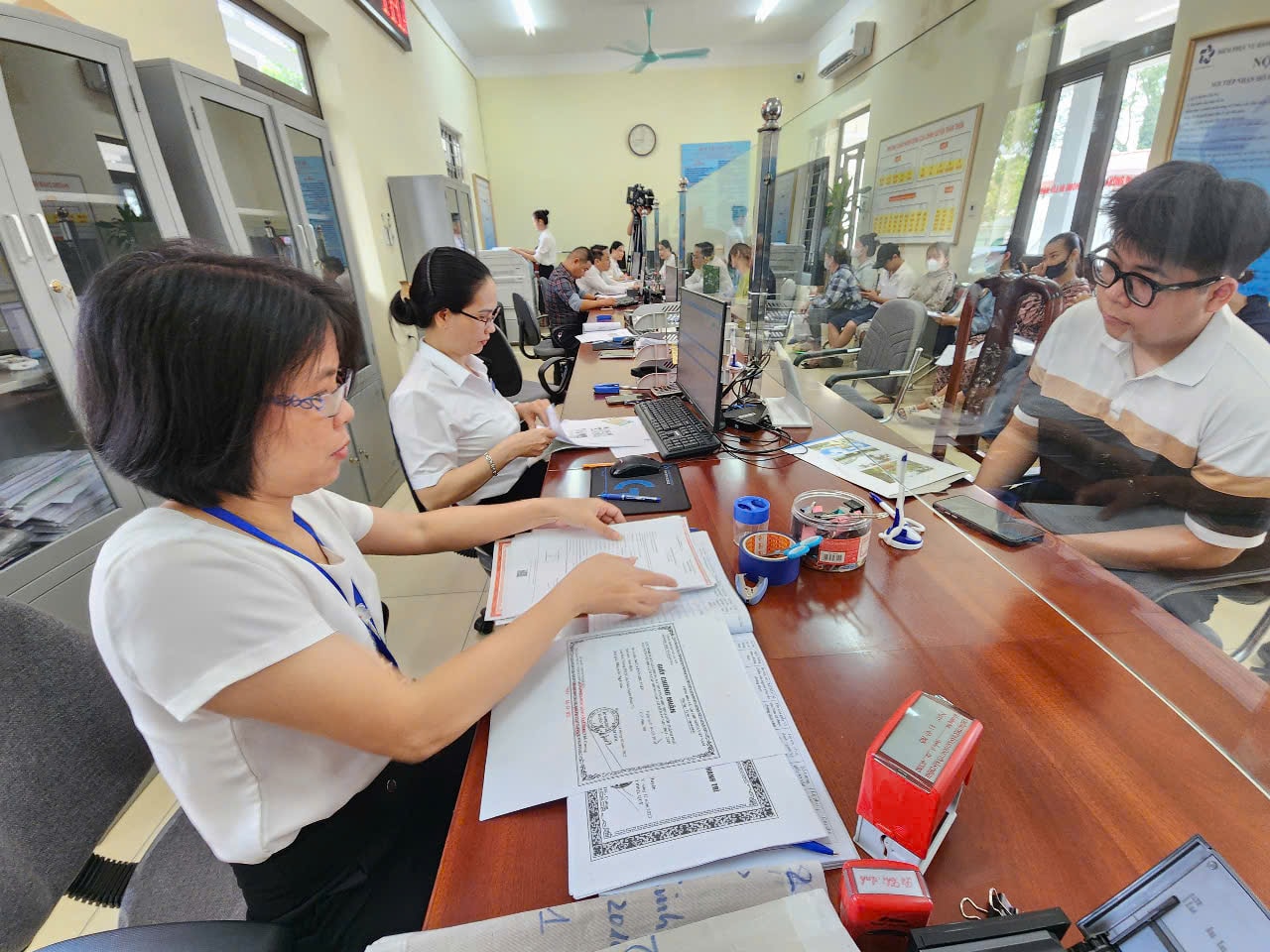 Hà Nội chuyển 126 điểm hành chính công cấp xã về thành phố- Ảnh 1. Hà Nội chuyển 126 điểm hành chính công cấp xã về thành phố- Ảnh 1.