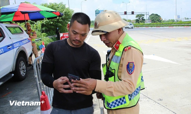 Đề xuất cấp giấy phép lái xe điện tử, rút ngắn thời gian cấp mới xuống còn 5 ngày- Ảnh 2.