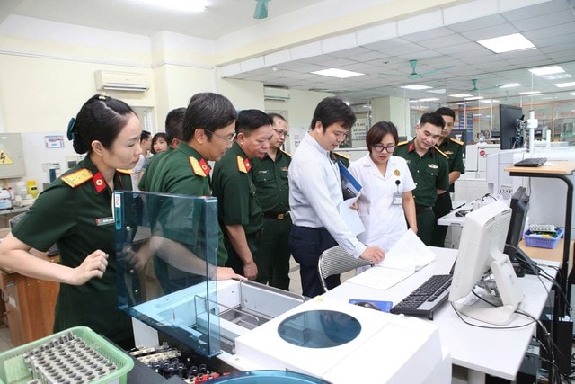 Viettel Solutions cùng ngành y tế viết câu chuyện 'số hóa vì con người'- Ảnh 1. Viettel Solutions cùng ngành y tế viết câu chuyện 'số hóa vì con người'- Ảnh 1.