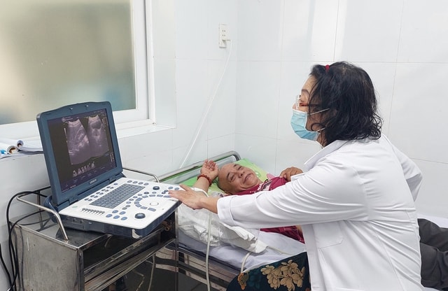 TPHCM đề xuất chính sách đặc thù tăng cường nhân lực cho Trạm y tế- Ảnh 1.