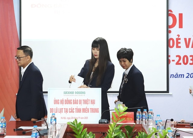 Báo Sức khỏe và Đời sống ủng hộ đồng bào vùng lũ miền Trung - Tây Nguyên- Ảnh 7.