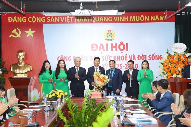 Báo Sức khỏe và Đời sống ủng hộ đồng bào vùng lũ miền Trung - Tây Nguyên- Ảnh 11.