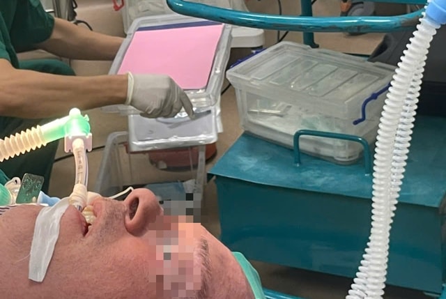 Một năm khàn tiếng không rõ lý do, người đàn ông Hà Lan được bác sĩ Việt Nam phát hiện u hạt thanh quản - Ảnh 1.