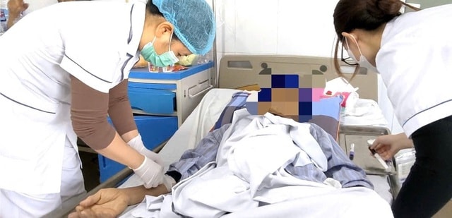 Cụ ông 65 tuổi mù mờ mắt, biến chứng nguy hiểm do giang mai thần kinh- Ảnh 2. Cụ ông 65 tuổi mù mờ mắt, biến chứng nguy hiểm do giang mai thần kinh- Ảnh 2.