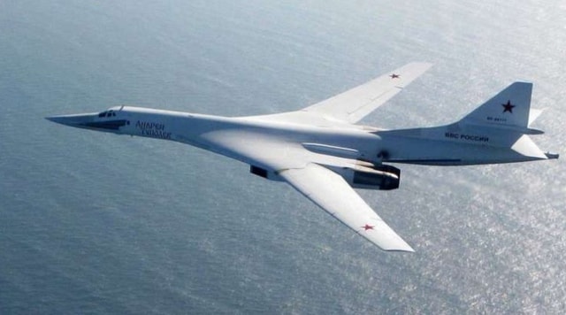 'Thiên Nga Trắng' Tu-160 Nga xuất kích ở Bắc Băng Dương thách thức sức ép từ NATO- Ảnh 1.