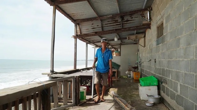 Tạm dừng hoạt động kinh doanh tại kè biển Mũi Né vì sạt lở- Ảnh 2. Tạm dừng hoạt động kinh doanh tại kè biển Mũi Né vì sạt lở- Ảnh 2.