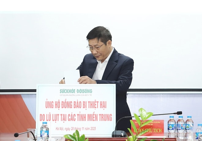 Báo Sức khỏe và Đời sống ủng hộ đồng bào vùng lũ miền Trung - Tây Nguyên- Ảnh 2.