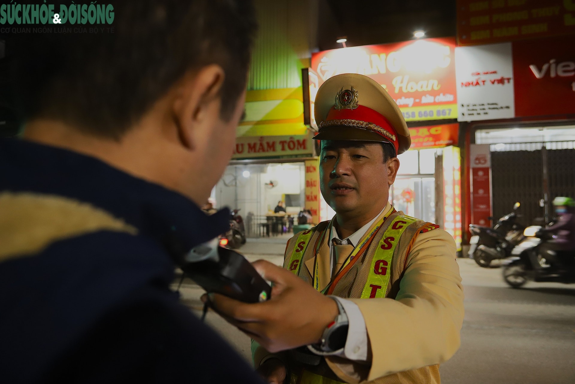 Kiểm tra nồng độ cồn, nhiều công nhân lao động phổ thông vi phạm viện cớ ‘hoàn cảnh khó khăn’ xin giảm phạt - Ảnh 2.