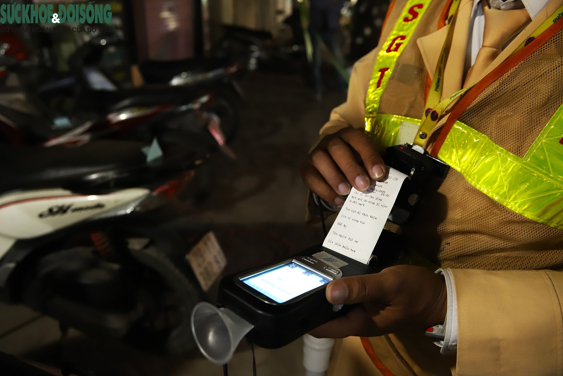 Kiểm tra nồng độ cồn, nhiều công nhân lao động phổ thông vi phạm viện cớ ‘hoàn cảnh khó khăn’ xin giảm phạt - Ảnh 3.