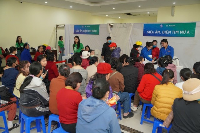 Thầy thuốc trẻ giúp người dân vùng lũ phục hồi sức khỏe sau thiên tai- Ảnh 8.